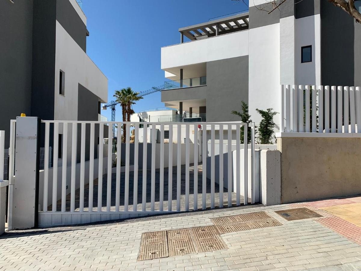 Casa Casu New Stunning 3 Bed Raised Ground Floor Apartment & Huge Balcony With Sea Pool & Mountain View Indoor & Outdoor Swimming Pools & Gym Walking Distance To Beach Port Estepona Traveller Award 2023 Bagian luar foto