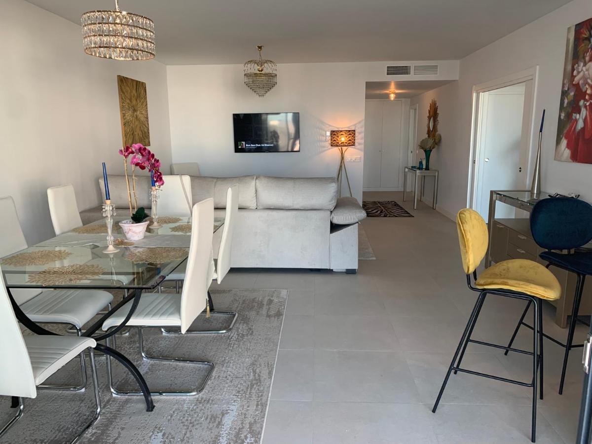 Casa Casu New Stunning 3 Bed Raised Ground Floor Apartment & Huge Balcony With Sea Pool & Mountain View Indoor & Outdoor Swimming Pools & Gym Walking Distance To Beach Port Estepona Traveller Award 2023 Bagian luar foto