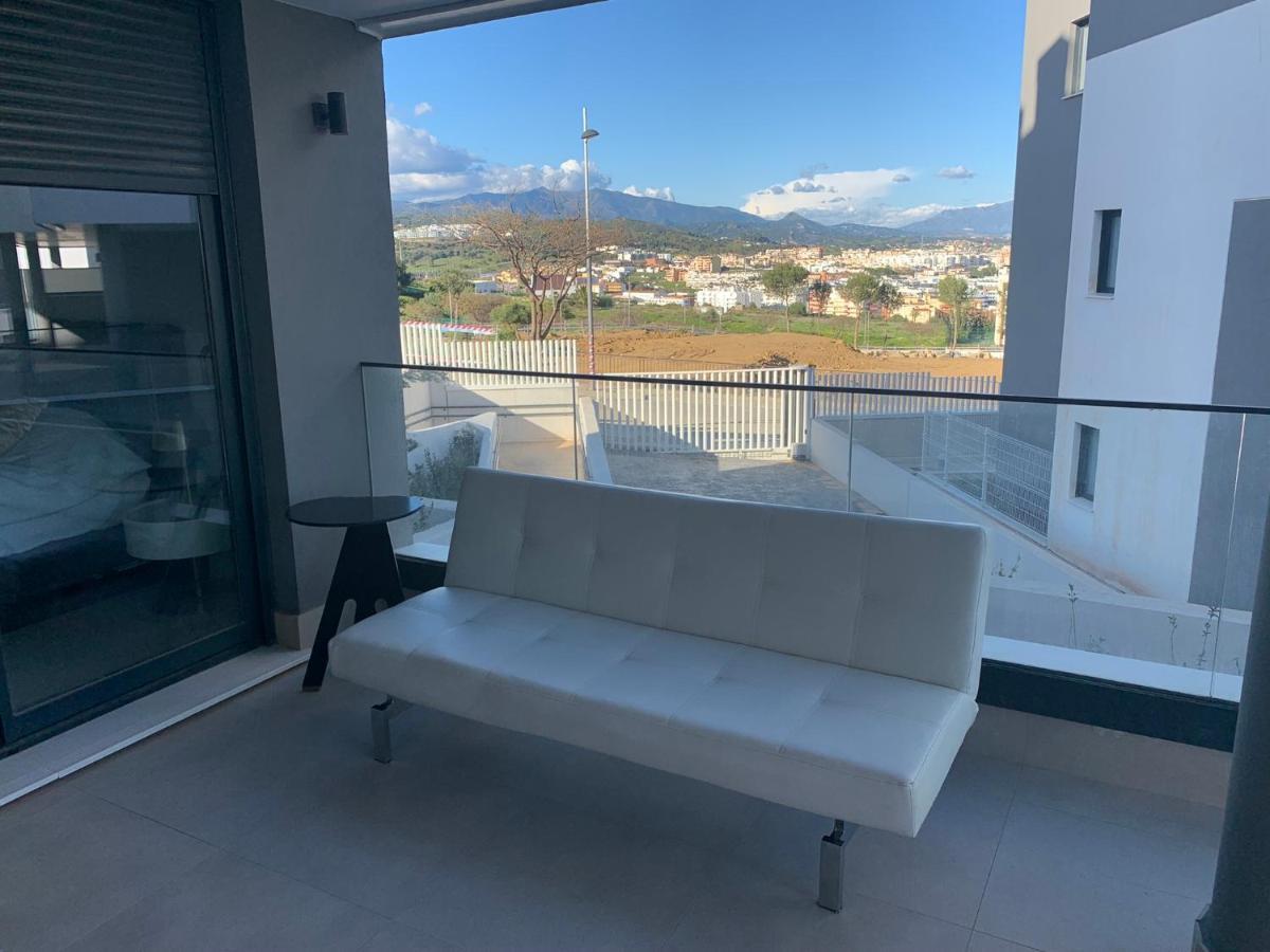 Casa Casu New Stunning 3 Bed Raised Ground Floor Apartment & Huge Balcony With Sea Pool & Mountain View Indoor & Outdoor Swimming Pools & Gym Walking Distance To Beach Port Estepona Traveller Award 2023 Bagian luar foto