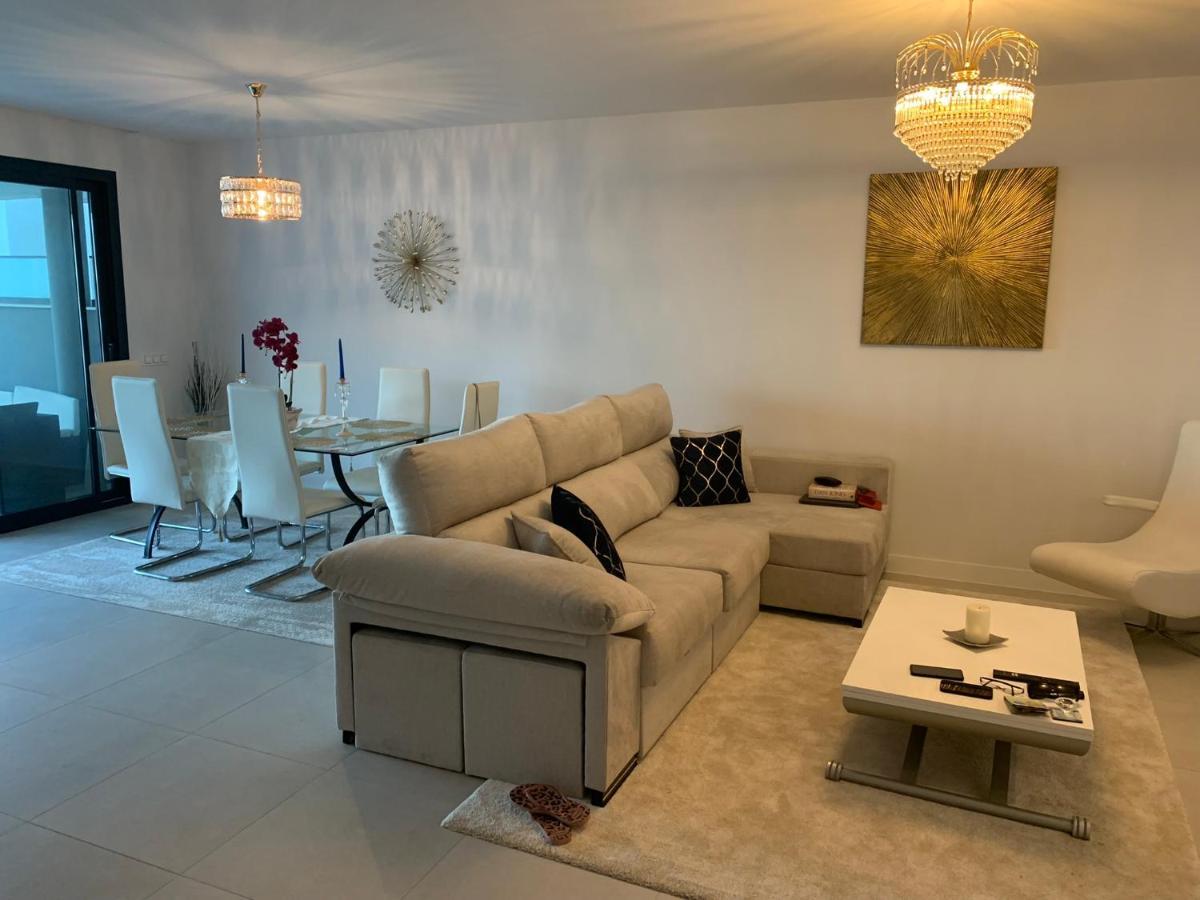 Casa Casu New Stunning 3 Bed Raised Ground Floor Apartment & Huge Balcony With Sea Pool & Mountain View Indoor & Outdoor Swimming Pools & Gym Walking Distance To Beach Port Estepona Traveller Award 2023 Bagian luar foto