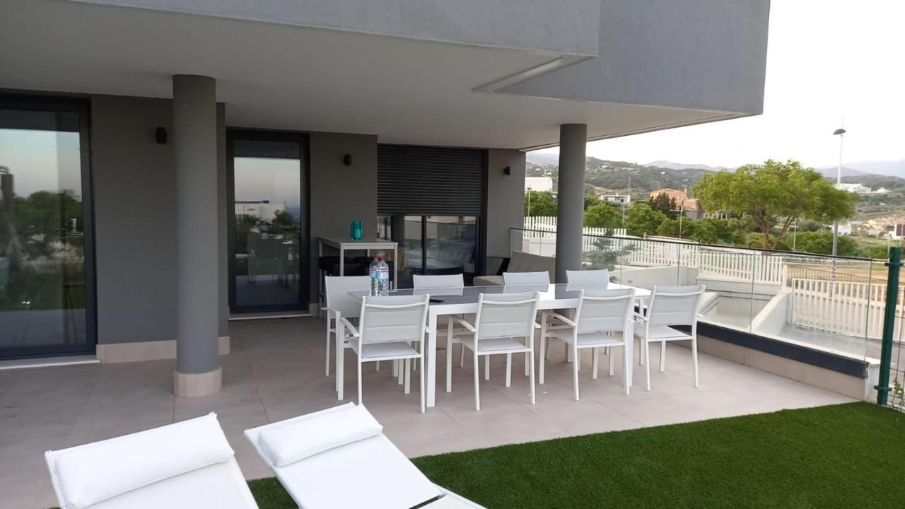 Casa Casu New Stunning 3 Bed Raised Ground Floor Apartment & Huge Balcony With Sea Pool & Mountain View Indoor & Outdoor Swimming Pools & Gym Walking Distance To Beach Port Estepona Traveller Award 2023 Bagian luar foto