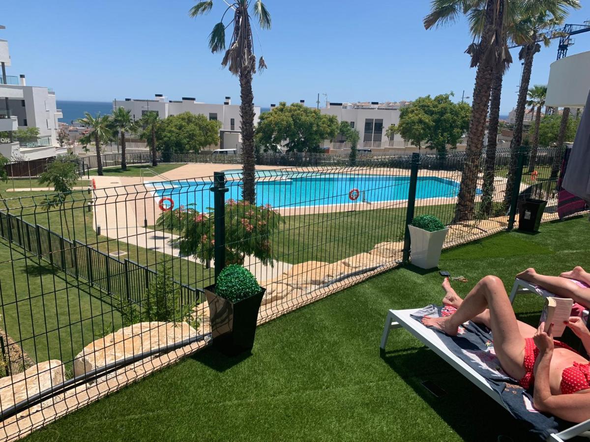 Casa Casu New Stunning 3 Bed Raised Ground Floor Apartment & Huge Balcony With Sea Pool & Mountain View Indoor & Outdoor Swimming Pools & Gym Walking Distance To Beach Port Estepona Traveller Award 2023 Bagian luar foto