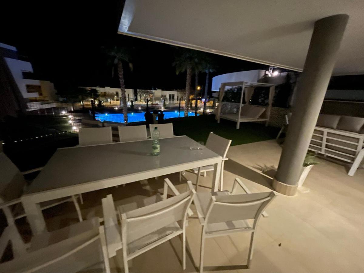 Casa Casu New Stunning 3 Bed Raised Ground Floor Apartment & Huge Balcony With Sea Pool & Mountain View Indoor & Outdoor Swimming Pools & Gym Walking Distance To Beach Port Estepona Traveller Award 2023 Bagian luar foto