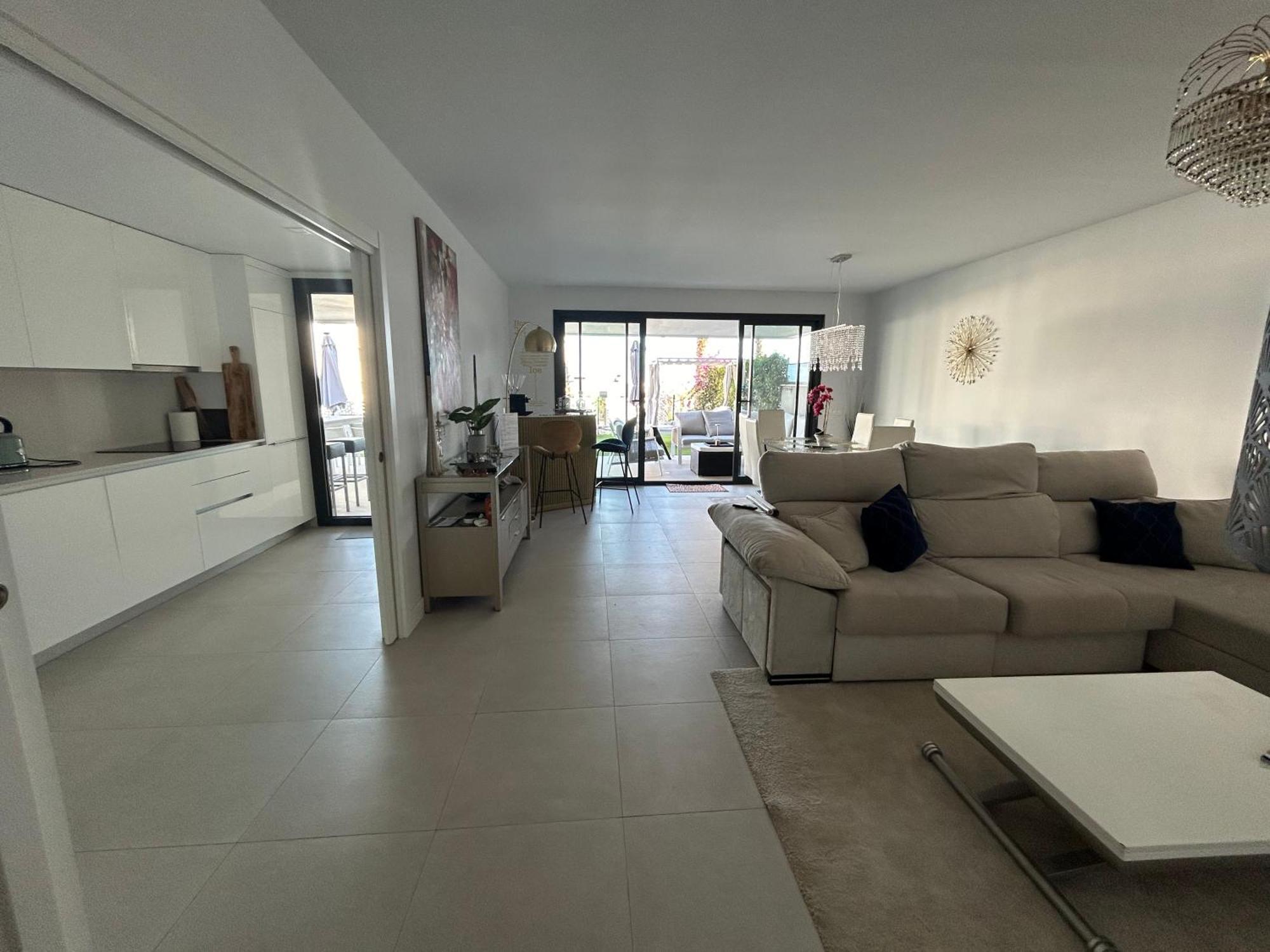 Casa Casu New Stunning 3 Bed Raised Ground Floor Apartment & Huge Balcony With Sea Pool & Mountain View Indoor & Outdoor Swimming Pools & Gym Walking Distance To Beach Port Estepona Traveller Award 2023 Bagian luar foto